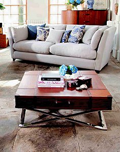 Arighi Bianchi Pays Homage to 1960ââ¬â¢s Manhattan Glamour