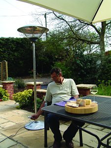 Garden De-lights With A Three-Pin Plug From Byron