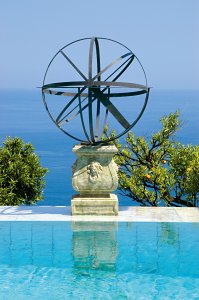 David Harber Creates Stunning Modern Garden Art