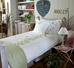 Royal CopenhagenÃ¢â¬â¢s Ã¢â¬ËLUMA Launches First Organic Bed Linen For Children