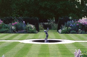nicenstripy Provide Gardening Services With A Cutting Edge