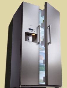 The KA58NP90GB American style fridge freezer from Siemens